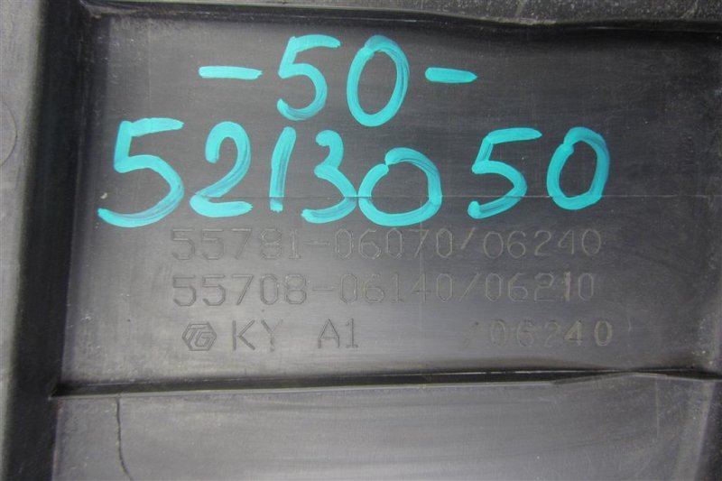 Пластик под лобовое стекло / Жабо CAMRY 50 12-15