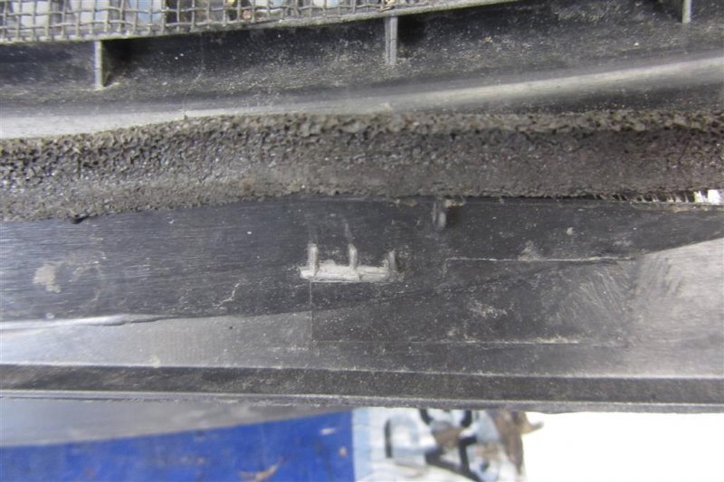 Пластик под лобовое стекло / Жабо CAMRY 50 12-15