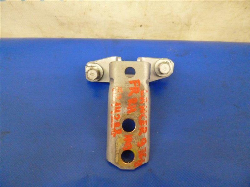 Петля двери верхняя передняя правая MITSUBISHI LANCER IX 9 03-07 2004 Седан 2.0 MR302270 Б/У