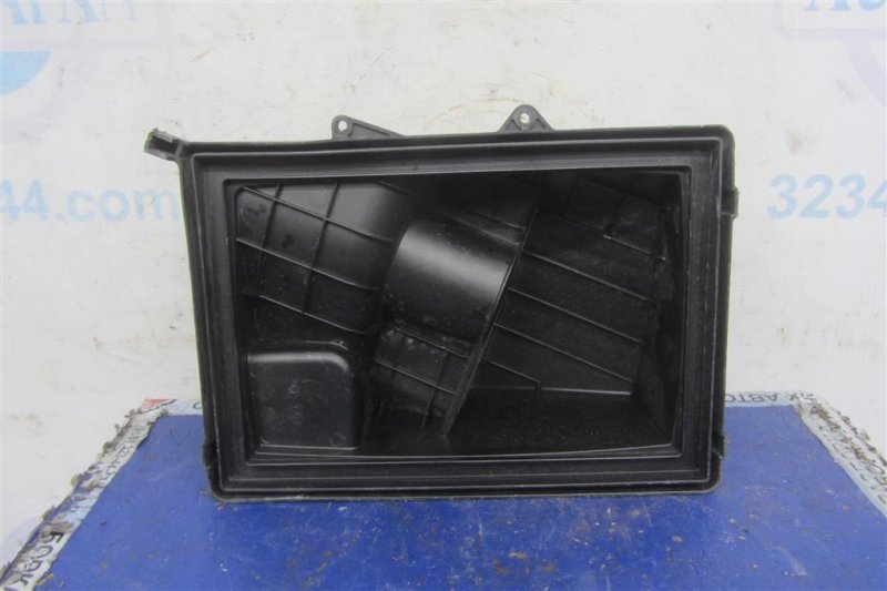 Крышка корпуса воздушного фильтра 3 BK 03-08 2006 Седан 2.3 Крышка корпуса воздушного фильтра 3 BK 03-08 2006 Седан 2.3