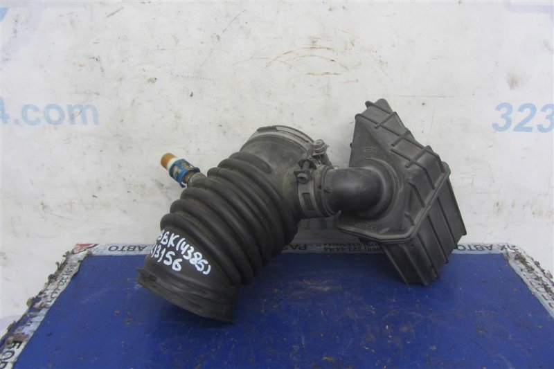 Патрубок воздушного фильтра MAZDA 3 BK 03-08 2006 Седан 2.3 LF67-13-221 Б/У