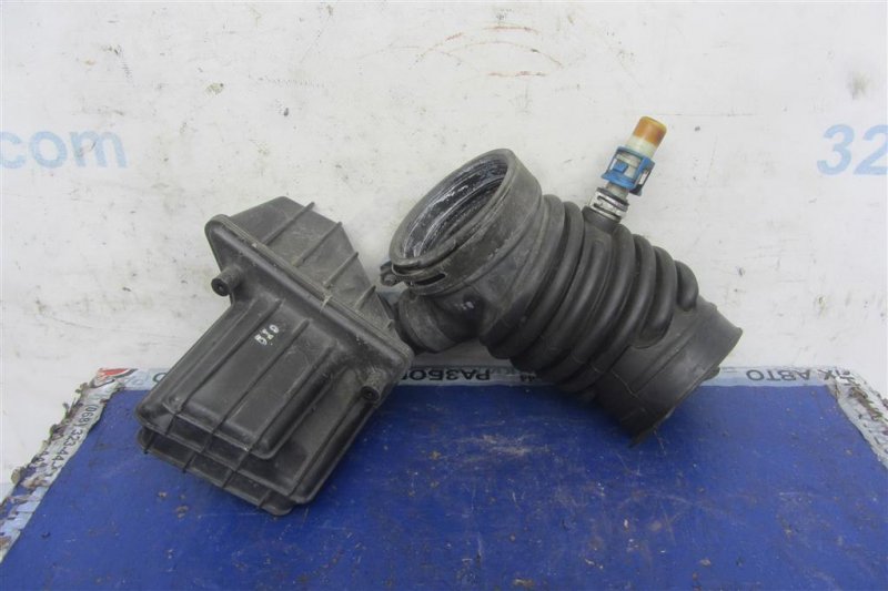 Патрубок воздушного фильтра MAZDA 3 BK 03-08 Седан 2.3