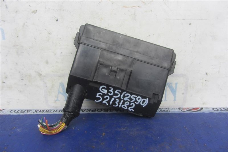 Блок предохранителей моторный отсек G35 03-07