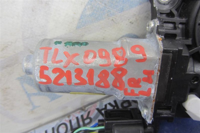 Моторчик стеклоподъемника передний левый TLX 14-17 2016 Седан 3.5 Моторчик стеклоподъемника передний левый TLX 14-17 2016 Седан 3.5