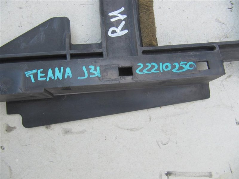 Дефлектор радиатора правый TEANA J31 03-07