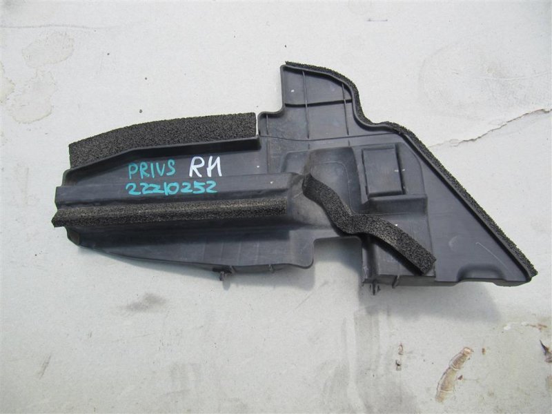 Дефлектор радиатора правый TOYOTA PRIUS - 30 09-17 53293-47020 Б/У