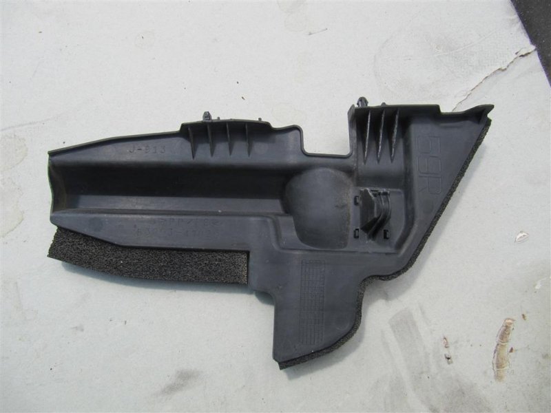 Дефлектор радиатора правый PRIUS - 30 09-17