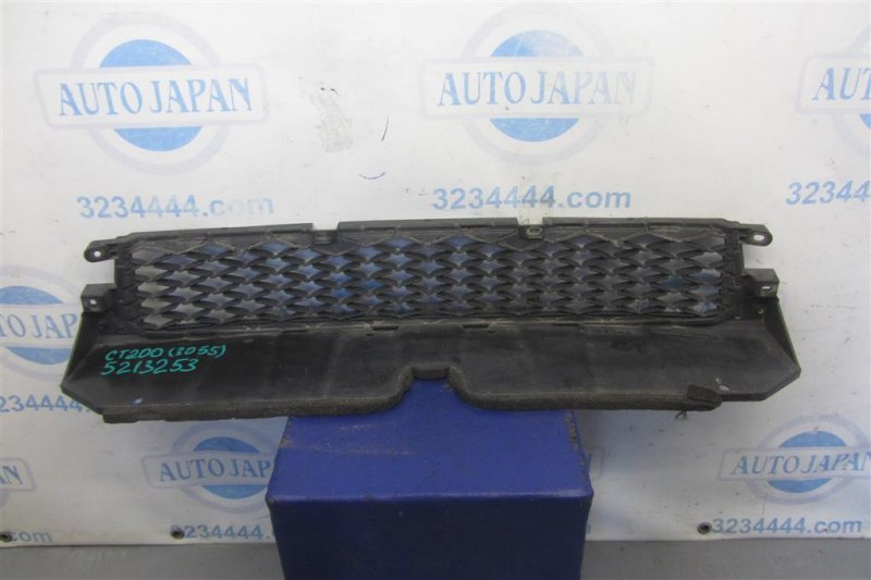 Решетка переднего бампера LEXUS CT200 11-17 Хетчбек 1.8