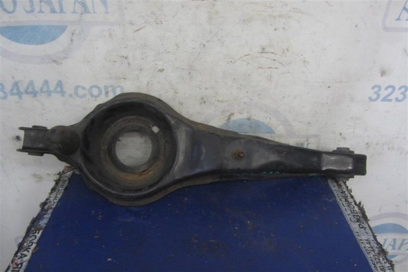 Рычаг задней подвески поперечный нижний задний левый MAZDA 3 BL 09-13 Седан 2.0