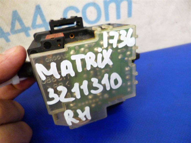 Подрулевой переключатель правый MATRIX 02-08 2002 ZZE132 1.8L 1ZZ-FE