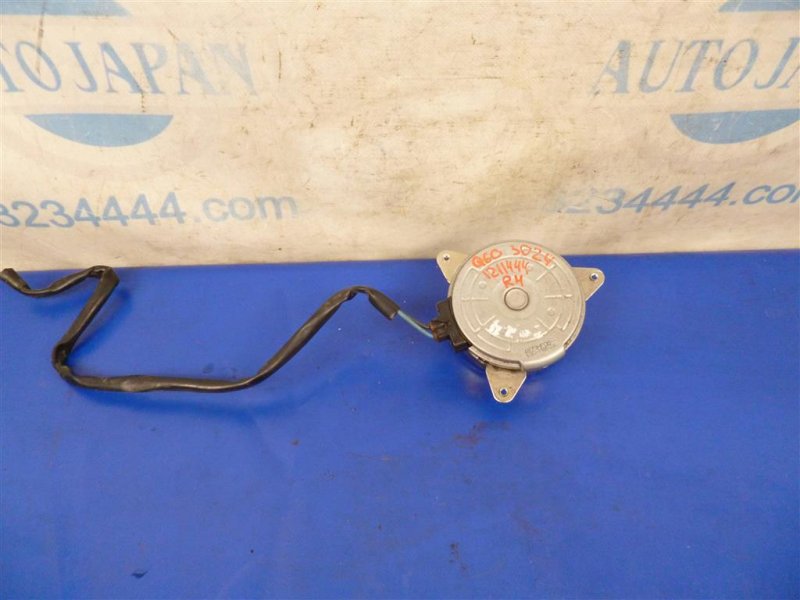 Мотор вентилятора охлаждения правый INFINITI Q60 16-20 2018 COUPE 3.0 VR30DDTT 21487-3NF0B Б/У