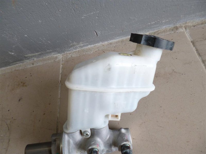 Главный тормозной цилиндр SONATA YF 10-14 2011 YF 2.4 Главный тормозной цилиндр SONATA YF 10-14 2011 YF 2.4