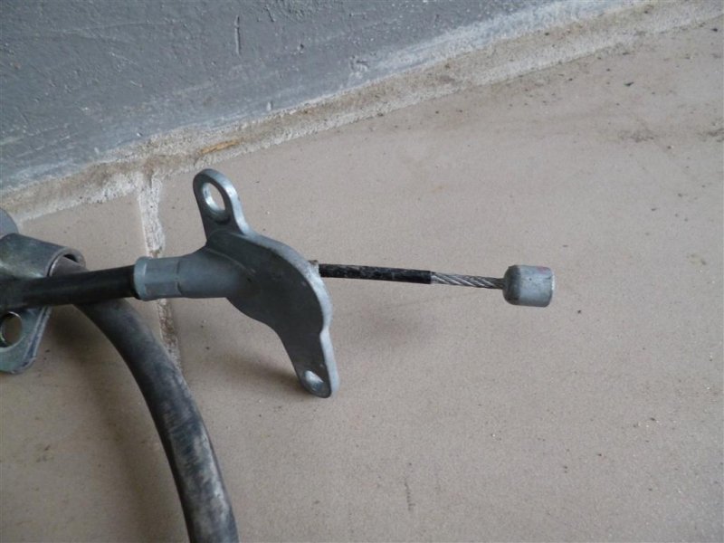 Трос стояночного тормоза задний левый HYUNDAI SONATA YF 10-14 YF 2.4 Трос стояночного тормоза задний левый HYUNDAI SONATA YF 10-14 YF 2.4