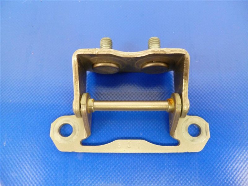 Петля крышки багажника левая SUBARU FORESTER 12-19 2013 Внедорожник 2.5 60879FJ000 Б/У