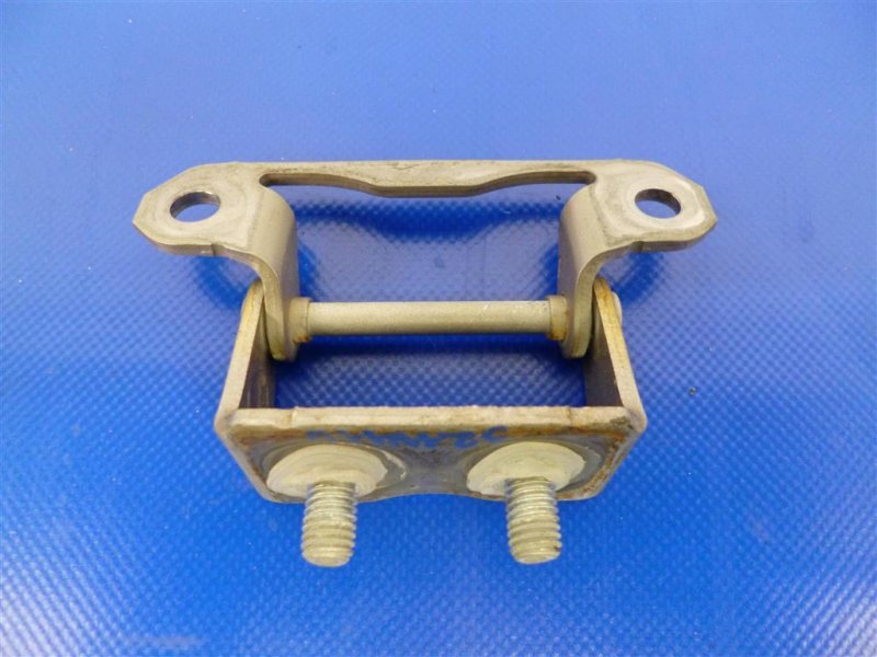 Петля крышки багажника правая SUBARU FORESTER 12-19 Внедорожник 2.5