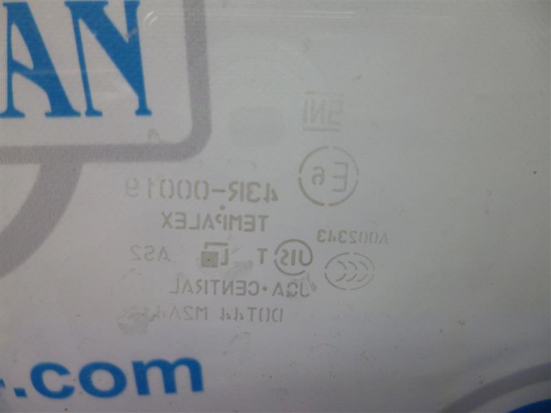 Стекло двери переднее правое SUZUKI KIZASHI 09-14 Седан 2.4