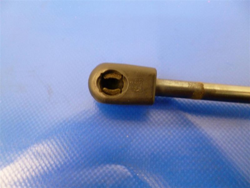 Амортизатор капота правый MERCEDES R-CLASS W251 05-13 Минивэн OM642950 3.2L