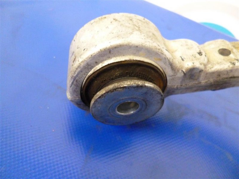 Рычаг передней подвески верхний передний правый MERCEDES R-CLASS W251 05-13 Минивэн OM642950 3.2L