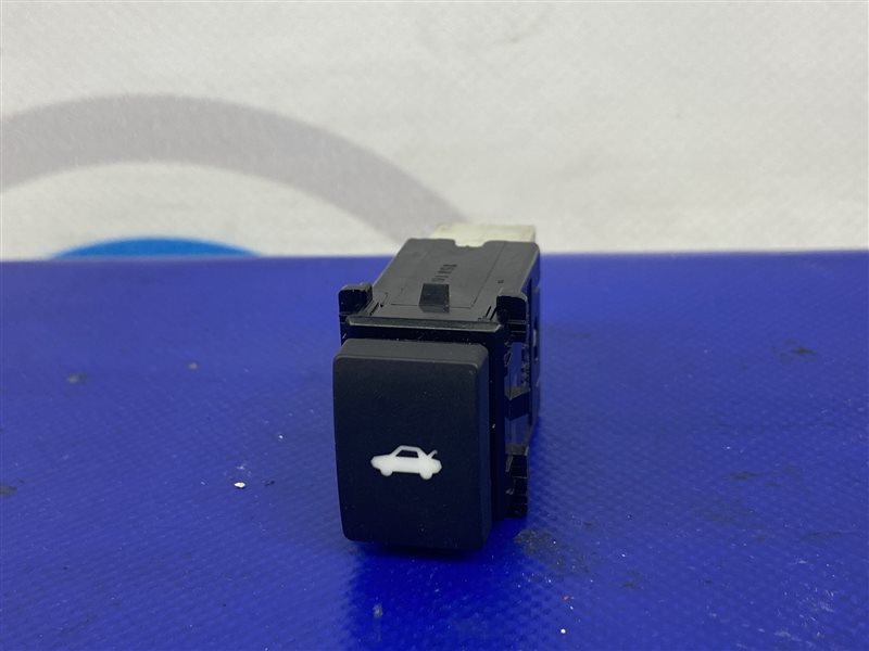Кнопка открывания багажника внутренняя SUBARU LEGACY BN 14-18 83002AL05A Б/У