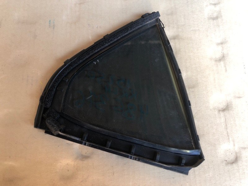 Стекло двери глухое заднее левое LEXUS IS250/350 05-13
