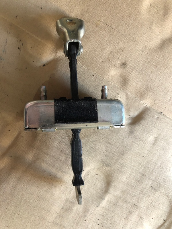 Ограничитель двери передний левый AURIS 06-12