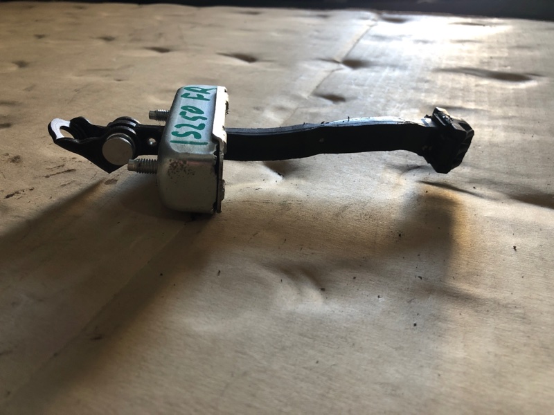 Ограничитель двери передний правый LEXUS IS250/350 05-13 Седан 2.5