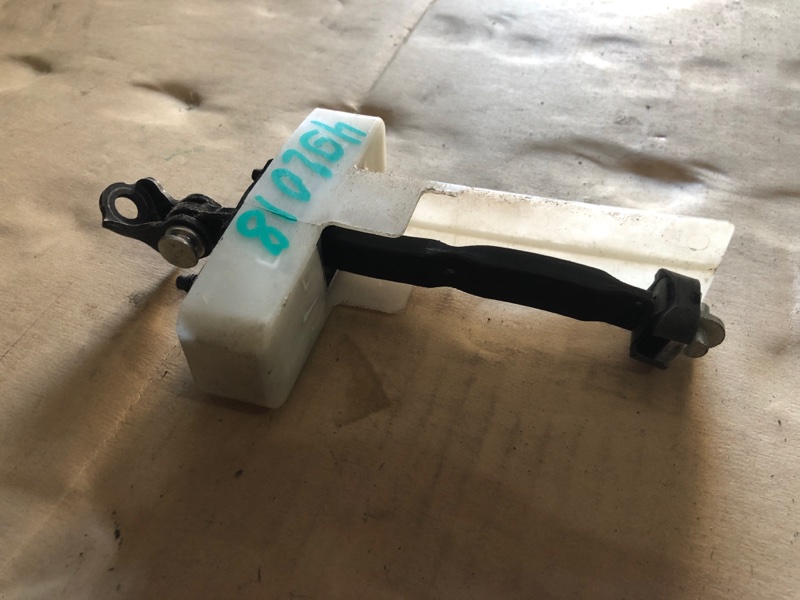 Ограничитель двери задний правый LEXUS LS460 06-12