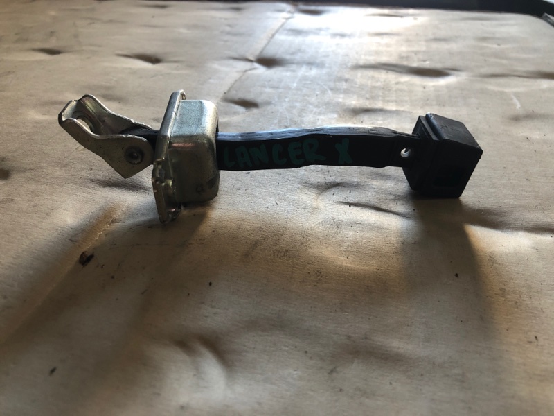 Ограничитель двери задний правый MITSUBISHI LANCER X 10 07-15 Седан 2.0