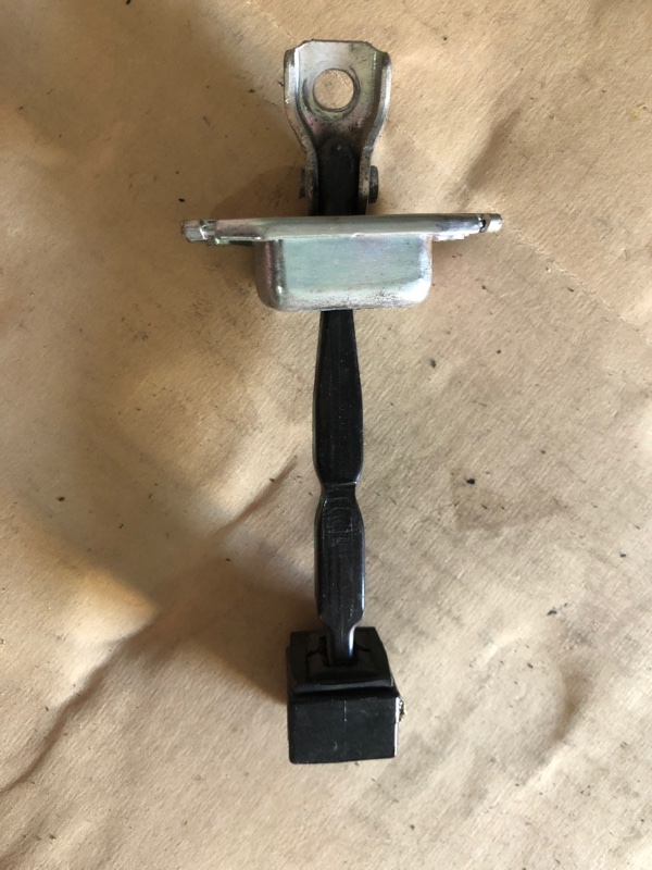 Ограничитель двери передний левый OUTLANDER XL 05-13 Ограничитель двери передний левый OUTLANDER XL 05-13