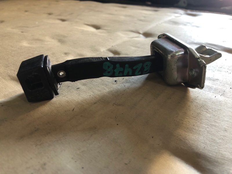 Ограничитель двери передний левый OUTLANDER XL 05-13 Ограничитель двери передний левый OUTLANDER XL 05-13