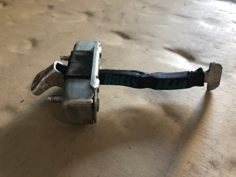 Ограничитель двери задний левый TOYOTA AURIS 06-12