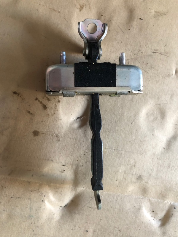 Ограничитель двери задний правый TOYOTA AURIS 06-12 68630-02120 Б/У