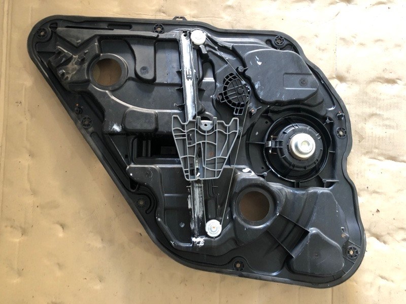 Стеклоподъемник задний правый HYUNDAI SONATA YF 10-14 Седан 2.4