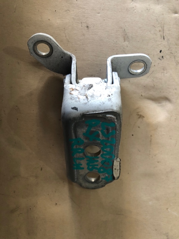 Петля двери нижняя задняя левая LEXUS RX300/330/350/400 03-09 2006 Внедорожник 3.3 68780-60031 Б/У