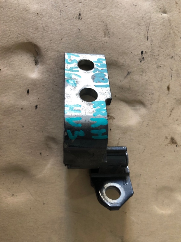 Петля двери нижняя задняя правая LEXUS LS460 06-12 68770-30140 Б/У