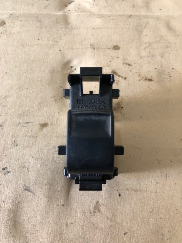 Запчасть кнопка стеклоподъемника TOYOTA AURIS 06-12 84810-0D030 Б/У Кнопка стеклоподъемника TOYOTA AURIS 06-12 84810-0D030 Б/У