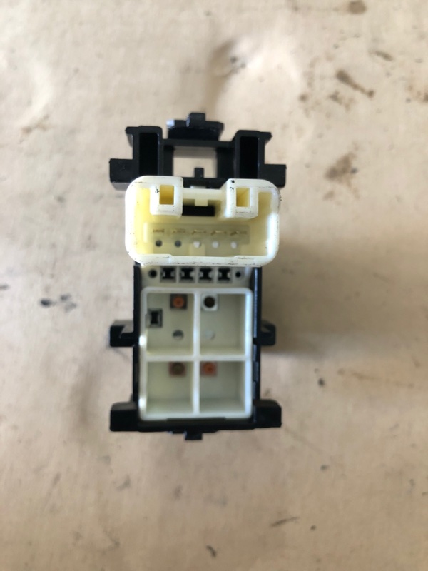 Кнопка стеклоподъемника AURIS 06-12 Кнопка стеклоподъемника AURIS 06-12