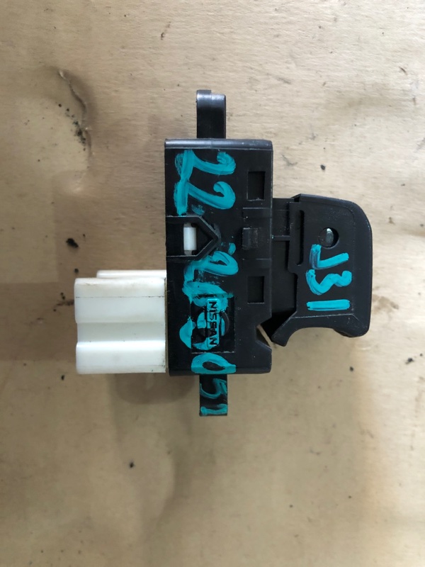 Кнопка стеклоподъемника NISSAN TEANA J31 03-07