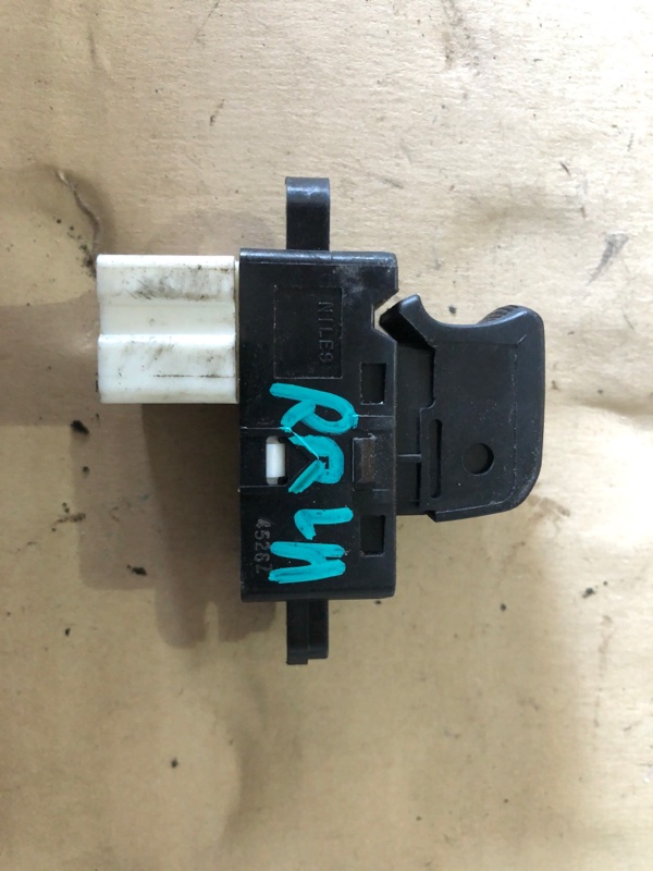 Кнопка стеклоподъемника TEANA J31 03-07