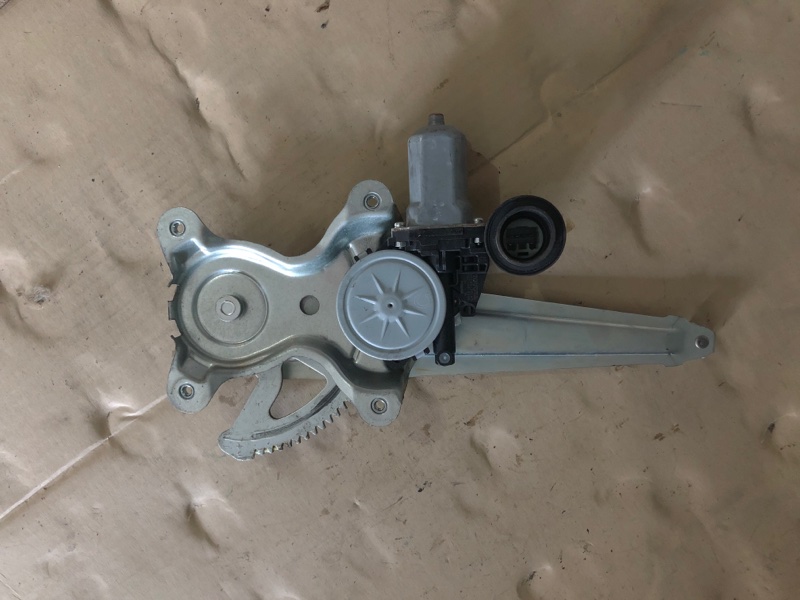 Стеклоподъемник задний правый AURIS 06-12