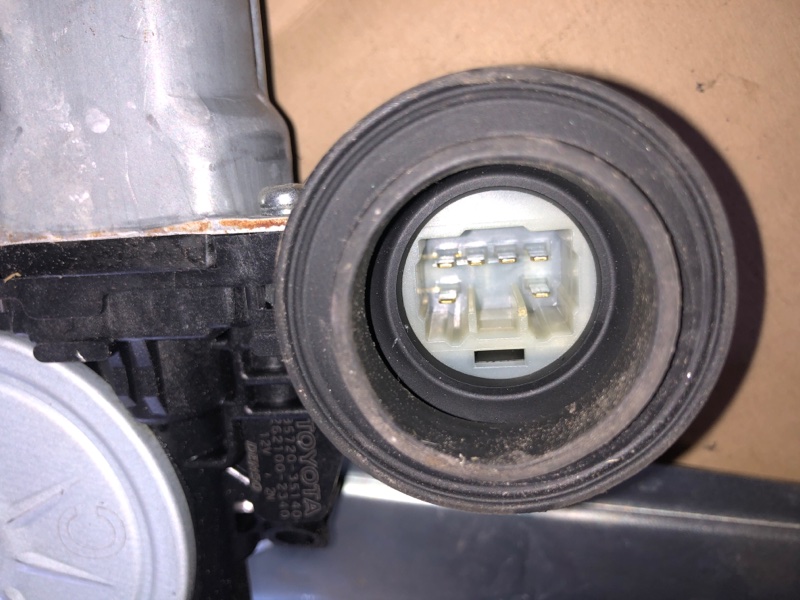 Стеклоподъемник задний правый TOYOTA AURIS 06-12