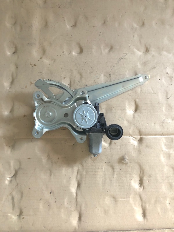 Стеклоподъемник задний левый TOYOTA AURIS 06-12