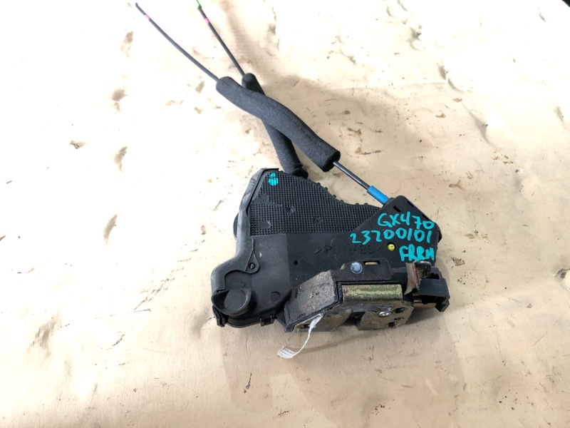 Замок двери передний правый LEXUS GX470 02-09 2004 Внедорожник 4.7 69030-33261 Б/У