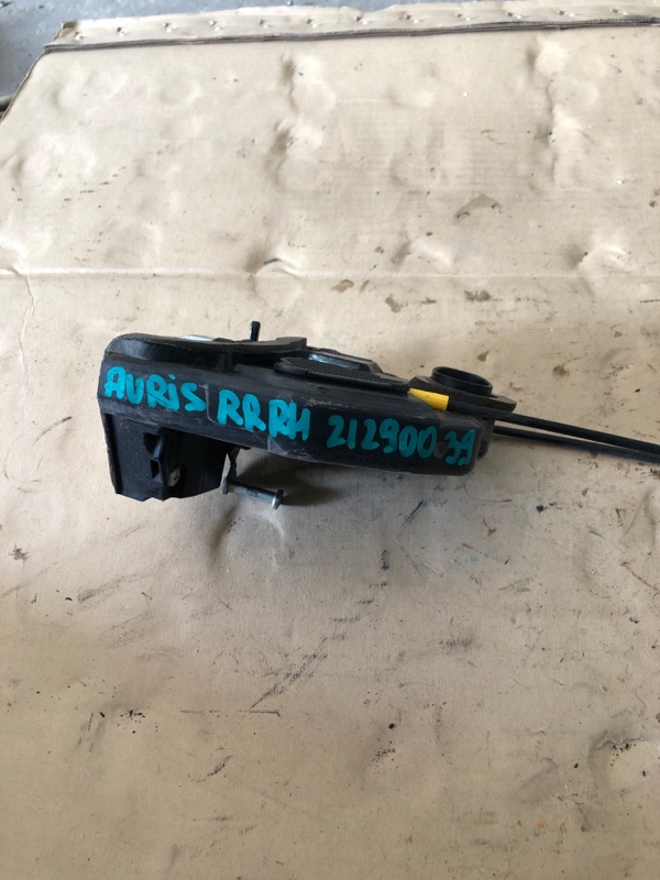 Замок двери задний правый TOYOTA AURIS 06-12 69050-42020 Б/У