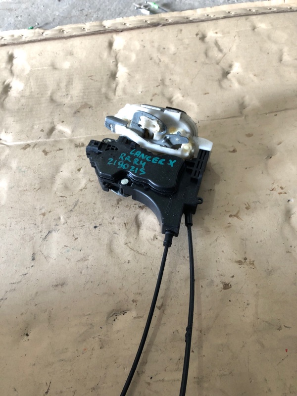 Запчасть замок двери задний правый MITSUBISHI LANCER X 10 07-15 2007 Седан 2.0 5745A304 Б/У Замок двери задний правый MITSUBISHI LANCER X 10 07-15 2007 Седан 2.0 5745A304 Б/У