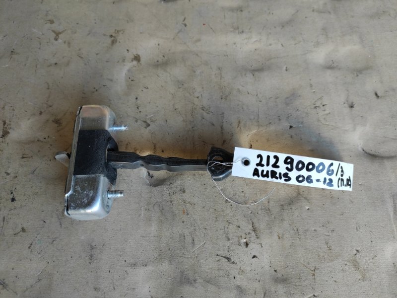 Ограничитель двери передний правый TOYOTA AURIS 06-12 68610-12190 Б/У