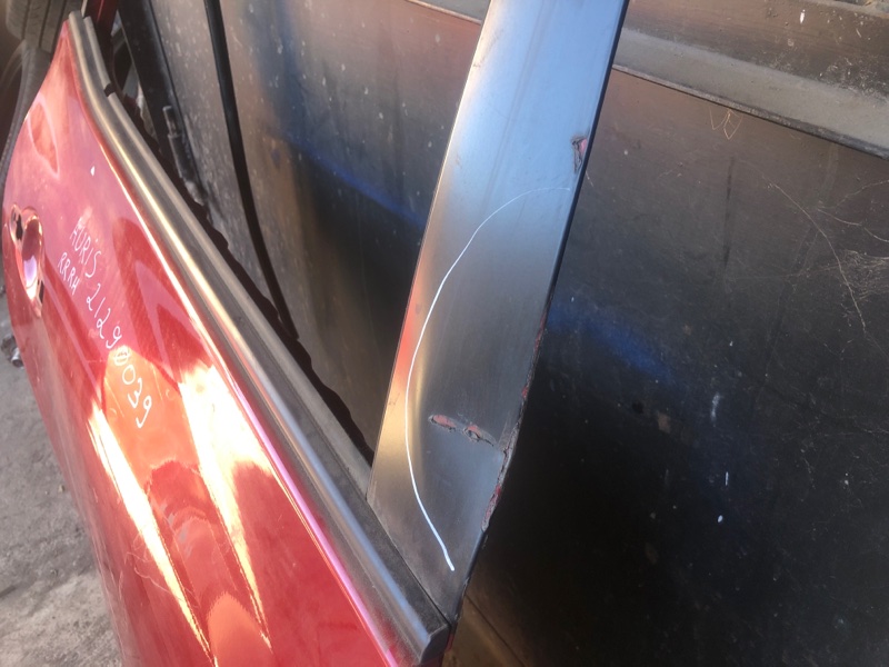 Дверь задняя правая AURIS 06-12