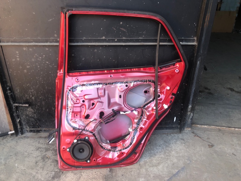 Дверь задняя правая AURIS 06-12