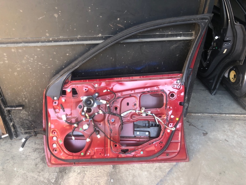 Дверь передняя правая IS250/350 05-13 2010 Седан 2.5