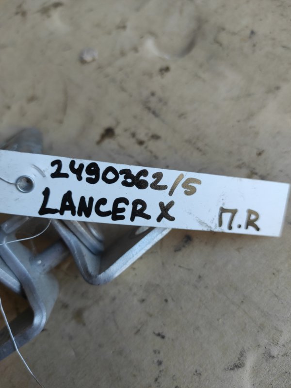 Петля двери нижняя передняя правая LANCER X 10 07-15
